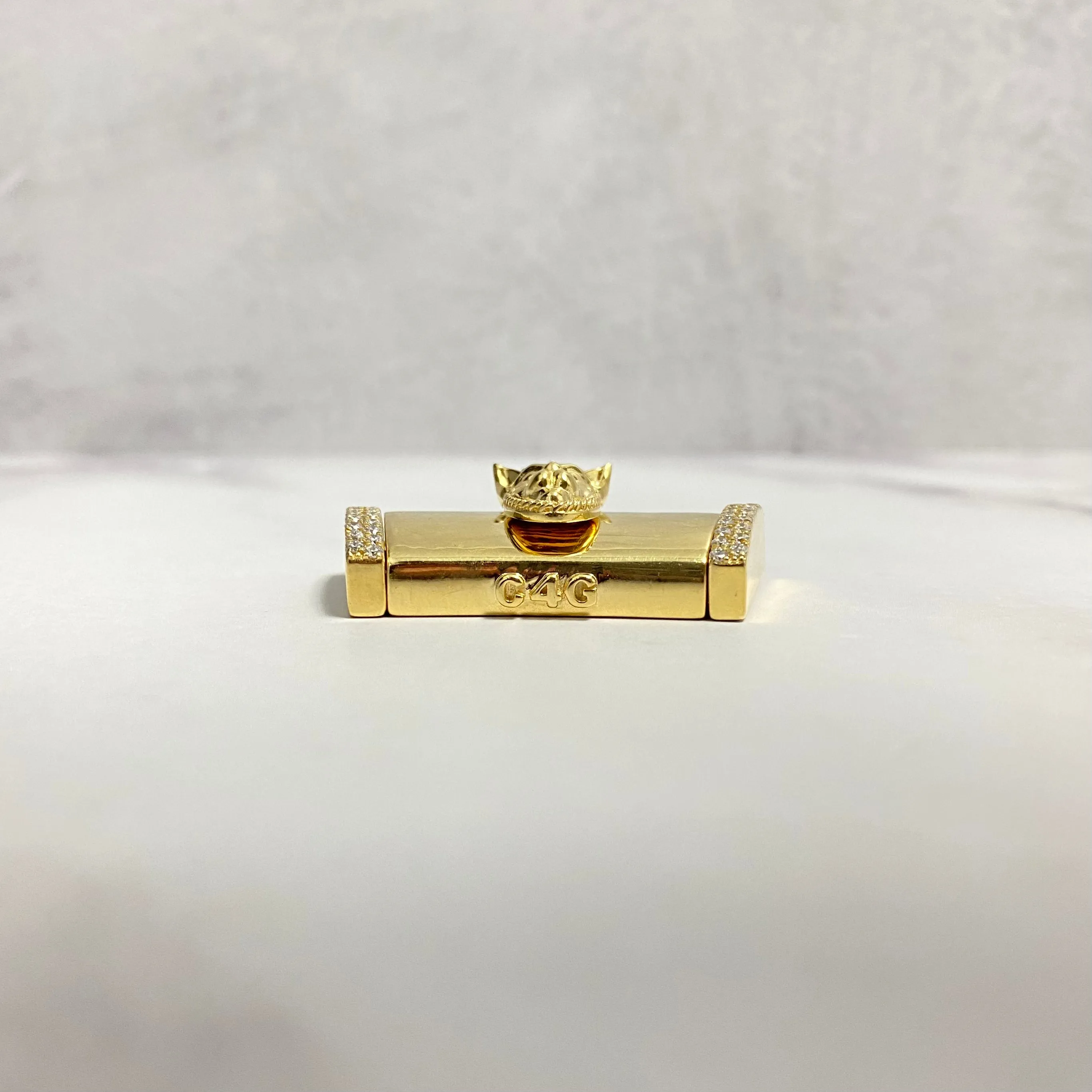 10K Yellow Gold Diamond On The Size Sleek Lock With Panther / 30.5gr / 19mm / 1.5in