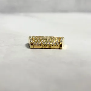 10K Yellow Gold Diamond Sleek Lock Ct Dia / 3gr / 9mm / 0.6in