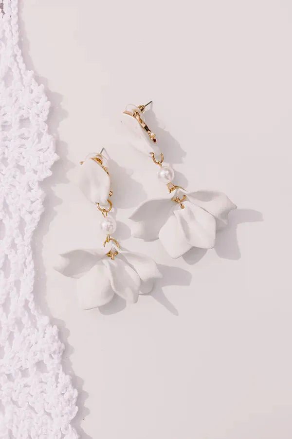 Chic and Heartfelt Flower Pearl Earrings