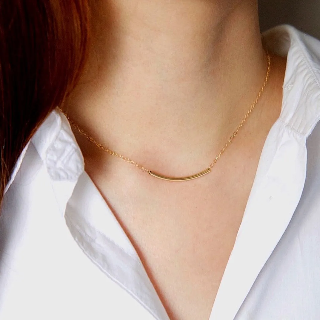 Chic Curve Bar Necklace