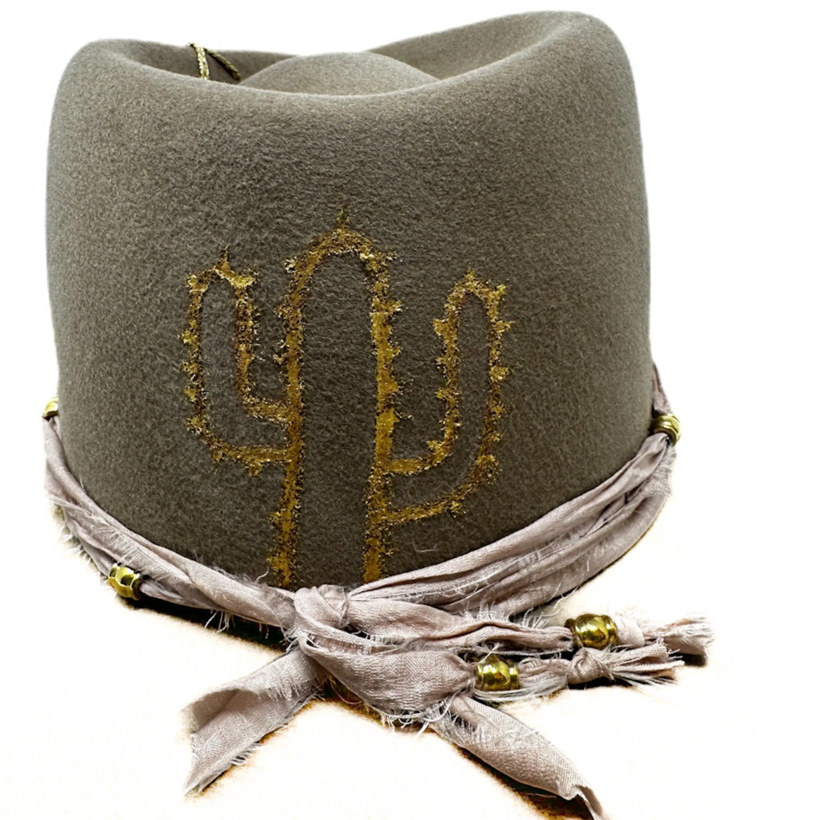 Montana fedora in color putty with painted cactus